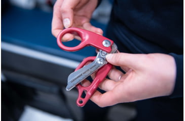 Image of Leatherman Raptor Response Multi-Tool, Crimson, 832963