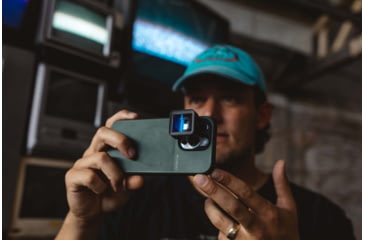 Image of Moment 1.33x Anamorphic Lens, Blue Flare, 130-103