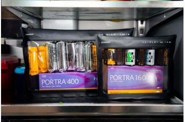 Image of Moment Reusable Travel Film Pouch, Medium, Black, 106-188