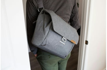 Image of Peak Design V2 Everyday Messenger, 13 Liters, Ash, BEDM-13-AS-3