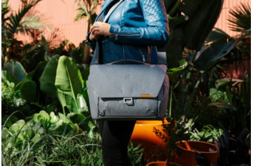 Image of Peak Design V2 Everyday Messenger, 13 Liters, Ash, BEDM-13-AS-3