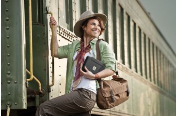 Image of Pelican 1055CC Hardback Case w/ Liner for E-Readers and 7in Tablets, Black 1055-003-110