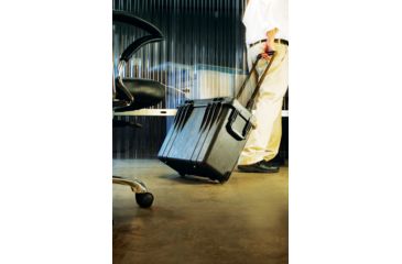 Image of Pelican 1430 Protector Medium Top Loader 17x9.6x13in Case, Black w/ Foam, 1430-000-110