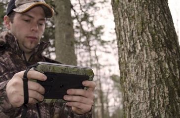 Image of Spy Point Geopad Tablet and Picture Viewer with GPS, Bluetooth, and WIFI, Camo Geopad
