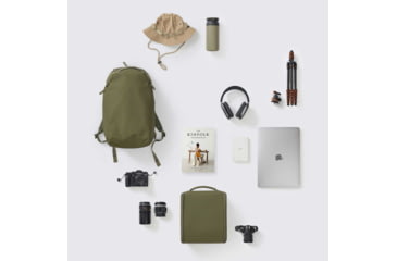 Image of URTH Norite 24L Backpack with Camera Insert, Green, Large, UBBKPCCB24A-GRN