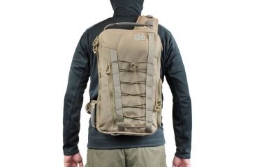 Image of Vanquest Gear PILUM VSlinger Right-Shoulder-Carry Slingpack, Coyote Tan, Large 761288CT