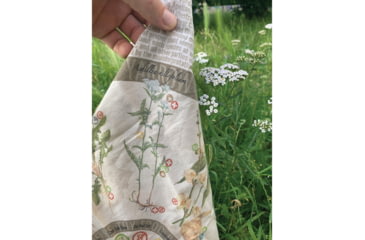 Image of Wazoo Survival Gear Neck Gaiter Foraging Reference