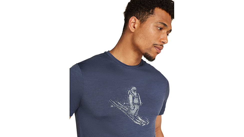 Icebreaker Men Merino 150 Tech Lite SS Tee Skiing Yeti, Graphite, M, IB0A572Y884M