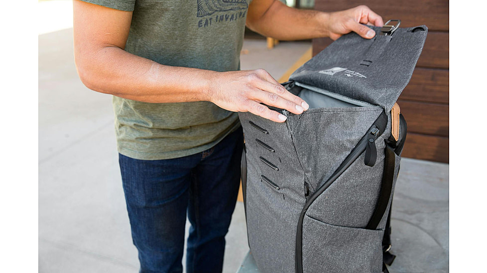 Peak Design Everyday V2 Backpack, 30 Liters, Charcoal, BEDB-30-CH-3