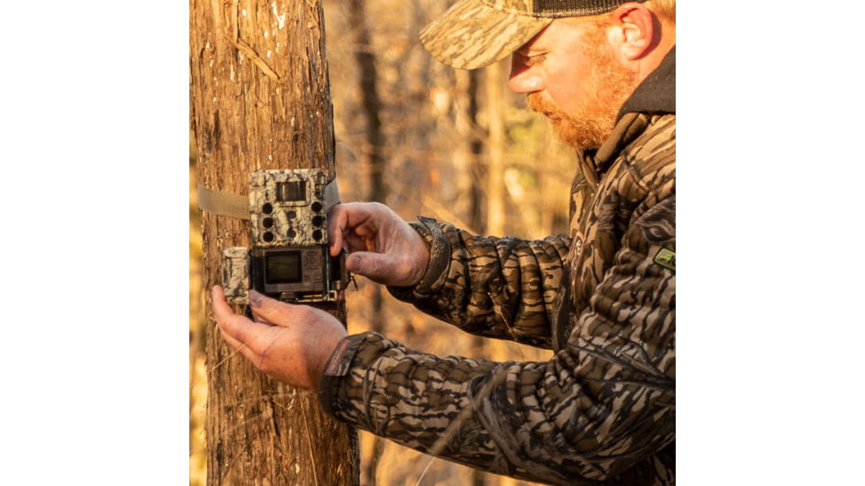 Bushnell 32mp Core Ds-4k Treebark Camo No Glow, Box - 119987C