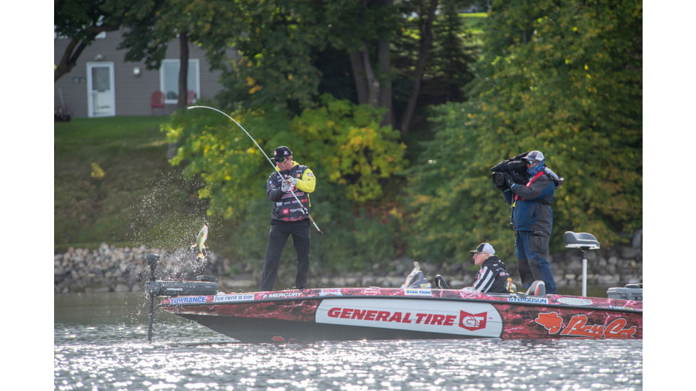 Duckett Fishing Micro Magic Pro Crankin Rod, Medium Heavy, White/Red, 7 ft 10 in, DFMP710MH-CC