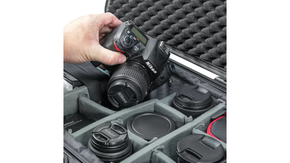 Eylar Eylar 22 in Hard Rolling Carry-On Camera Case with Adjustable Padded Divider