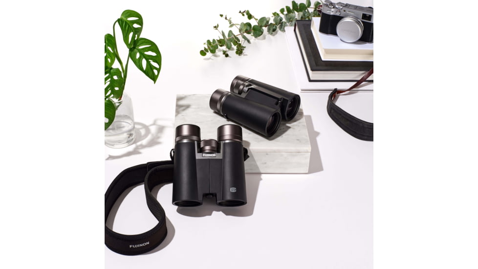Fujinon Hyper-Clarity HC 10x42mm High-Definition Travel and Birdwatching Roof Prism Binoculars