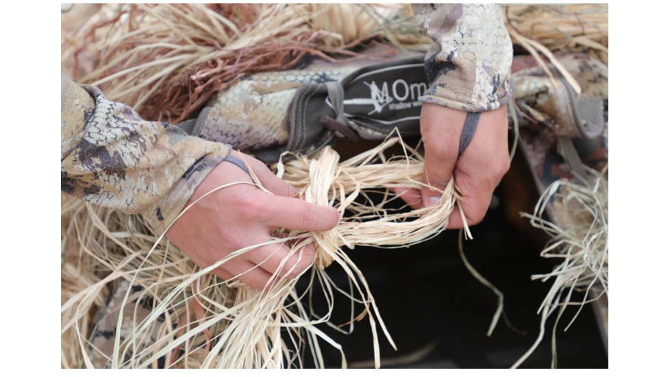 Higdon Outdoors MOmarsh Invisi-Grass Original 1.25lb Hunting Grass, Natural, 31323