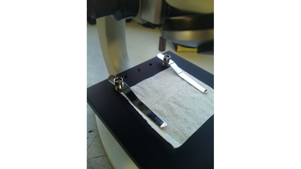 Attaching the Konus Movable Table 5327 for Konus 5302 Microscope 1-4