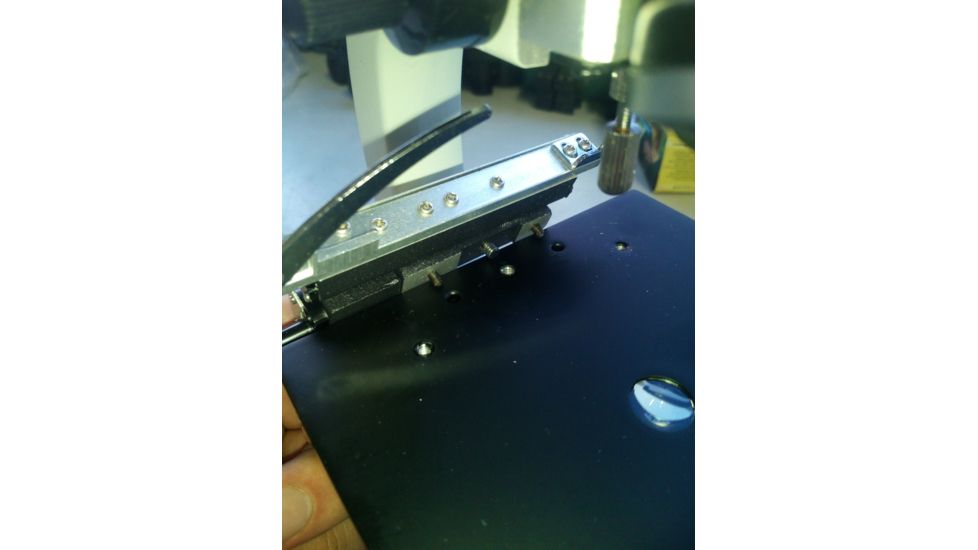 Attaching the Konus Movable Table 5327 for Konus 5302 Microscope 3-4