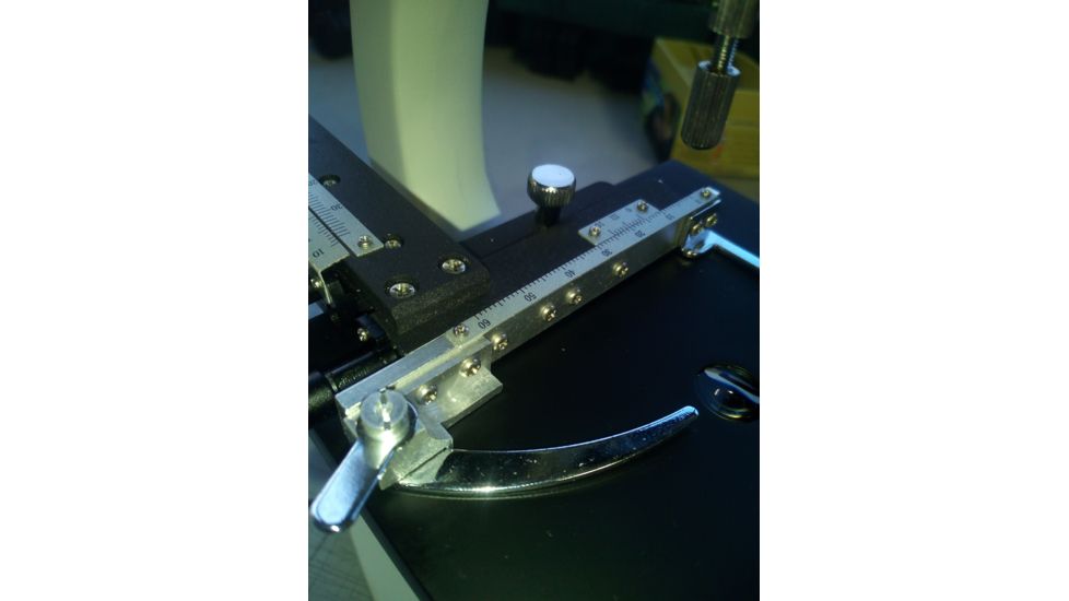 Attaching the Konus Movable Table 5327 for Konus 5302 Microscope 4-4