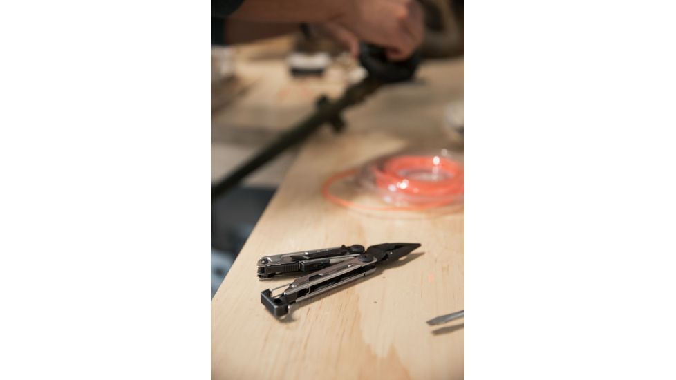 Leatherman Signal Folding Multi-Tool, Silver/ Black, 832623