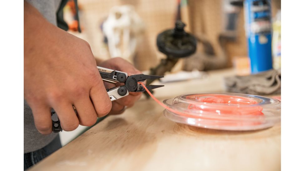 Leatherman Signal Folding Multi-Tool, Silver/ Black, 832623