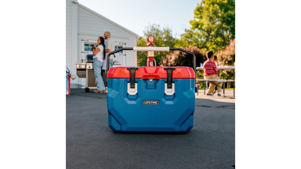 Lifetime Products 28 Quart Heavy-Duty Hard Cooler