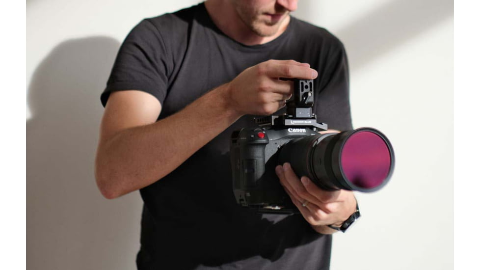 Moment 1.33x Anamorphic Lens Adapter, Black, 67mm,72mm,77mm,82mm, 133-000