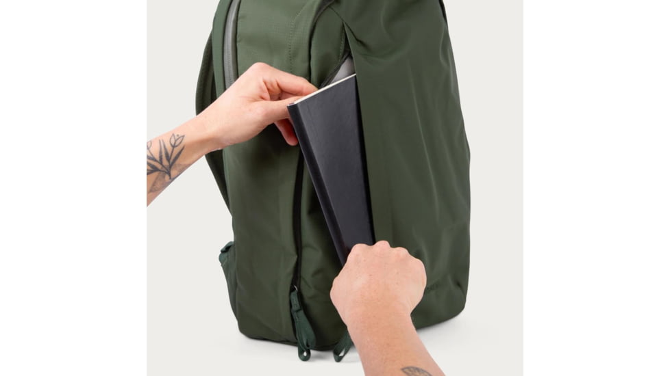 Moment 17L Everything Backpack, Olive, 106-176