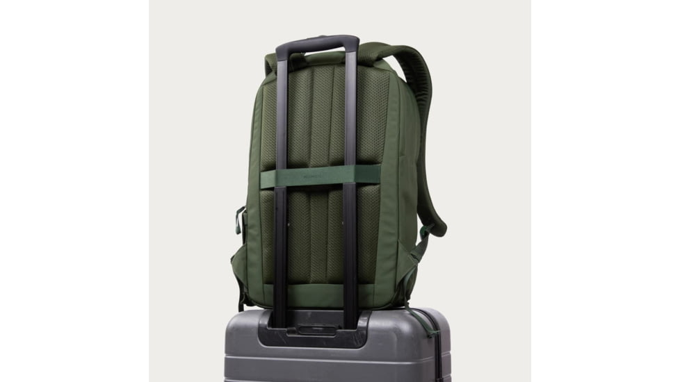 Moment 17L Everything Backpack, Olive, 106-176