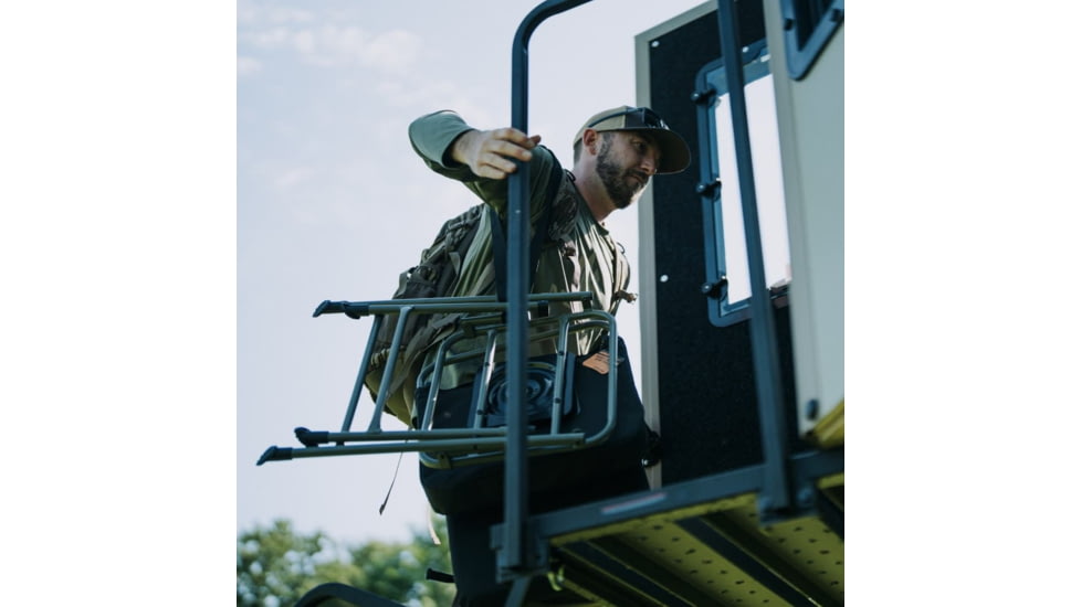 Muddy Padded Swivel Chair, Black, MUD-PSCHR