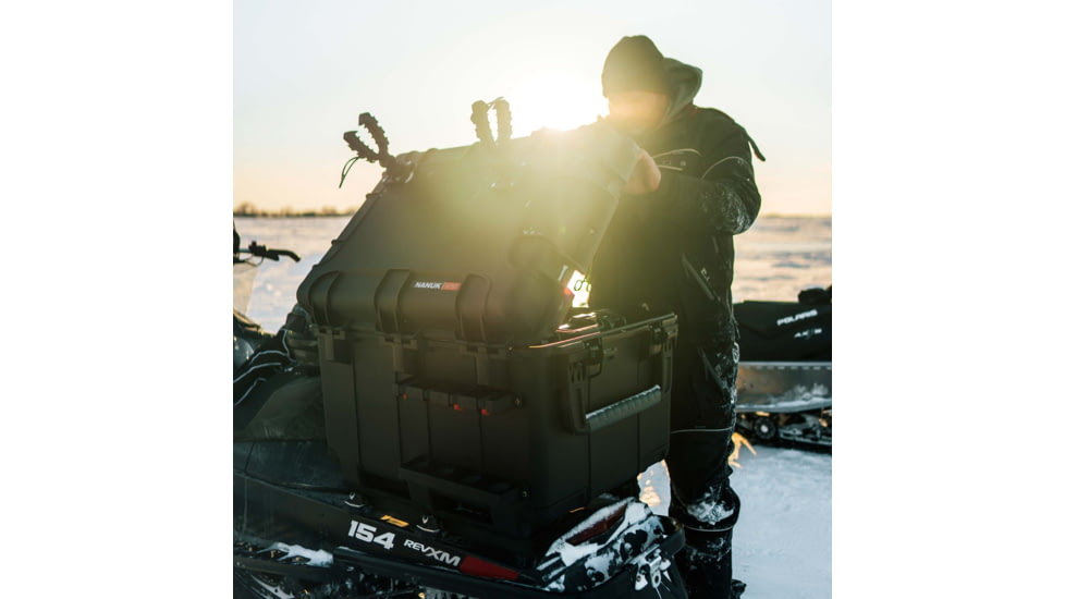 Nanuk 975 Standard Case w/ Padded Divider