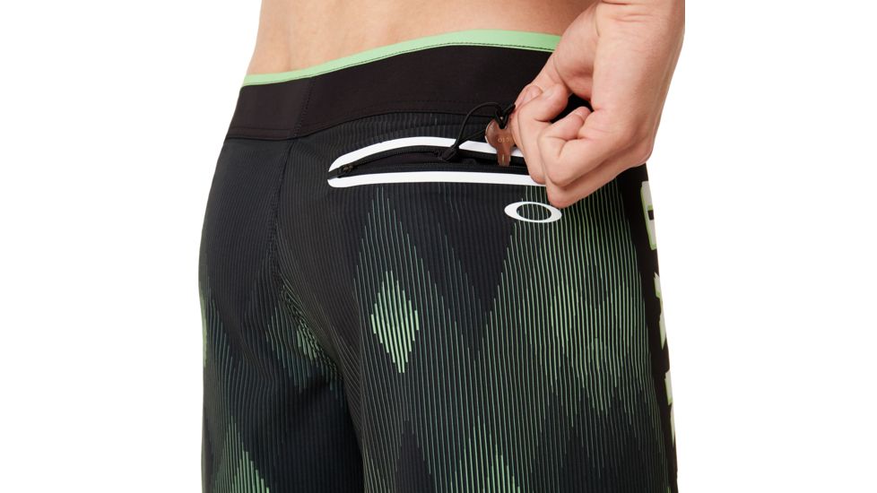 Oakley 75 Boardshort 18in - Men's, Dull Onyx, 33, 482569-27C-33