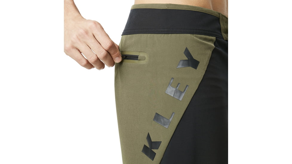 Oakley SI Floater Angle Block 18 Inches Short - Mens, Blackout, 36, 482455-02E-36