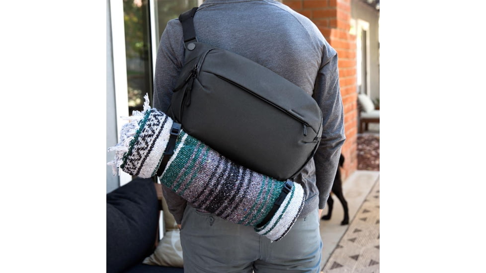 Peak Design Everyday Sling v2, 10 Liters, Black, BEDS-10-BK-2