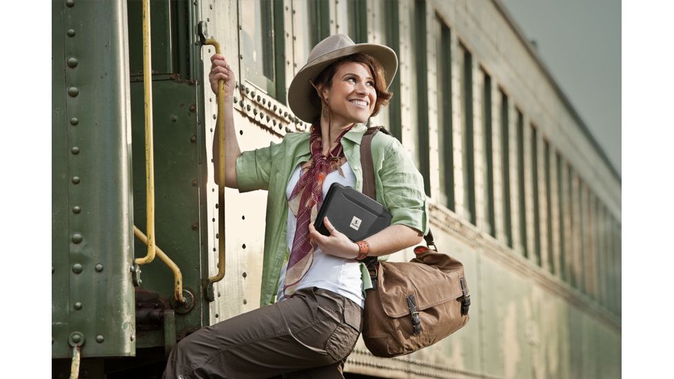 Pelican 1055CC Hardback Case w/ Liner for E-Readers and 7in Tablets, Black 1055-003-110