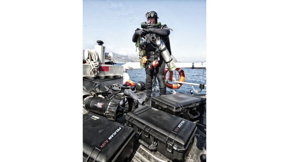 Pelican 1555 Air Protector Case w/Foam, Black 015550-0000-110