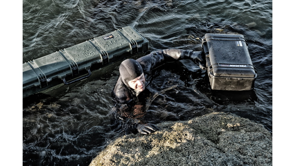 Pelican 1555 Air Protector Case w/Foam, Black 015550-0000-110