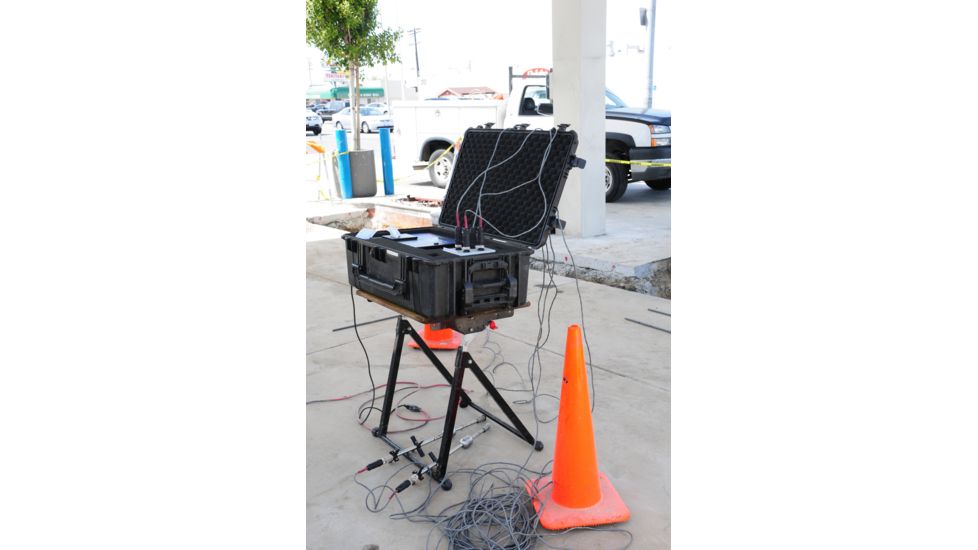 Pelican 1600 Protector Pressurized 24x19x8in Case, Black w/Foam