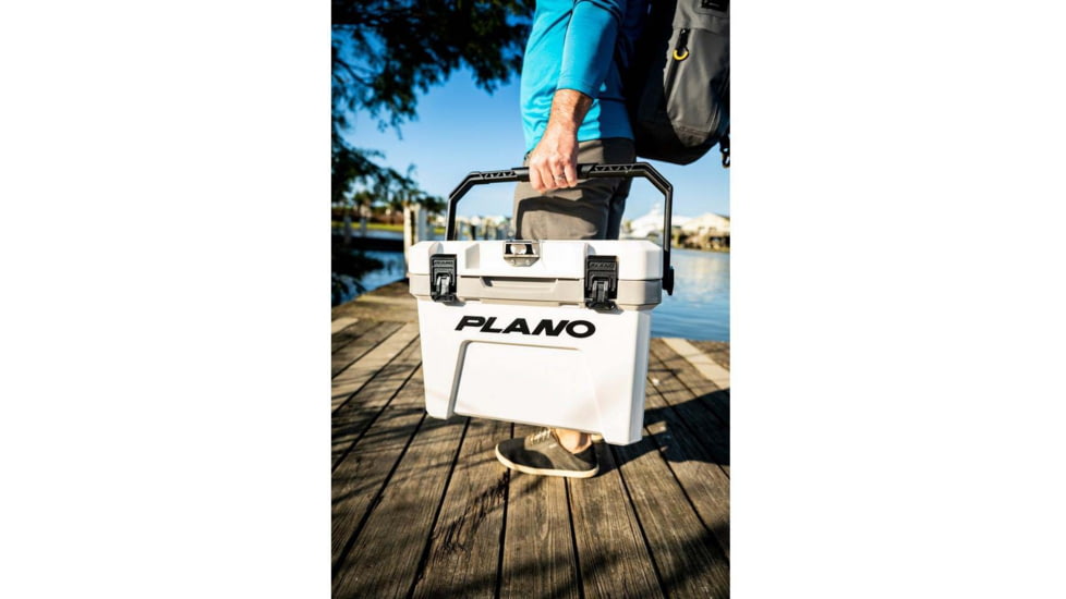 Plano Frost Cooler w/Display, 21qt, White, 21 quart, PLAC21WHD