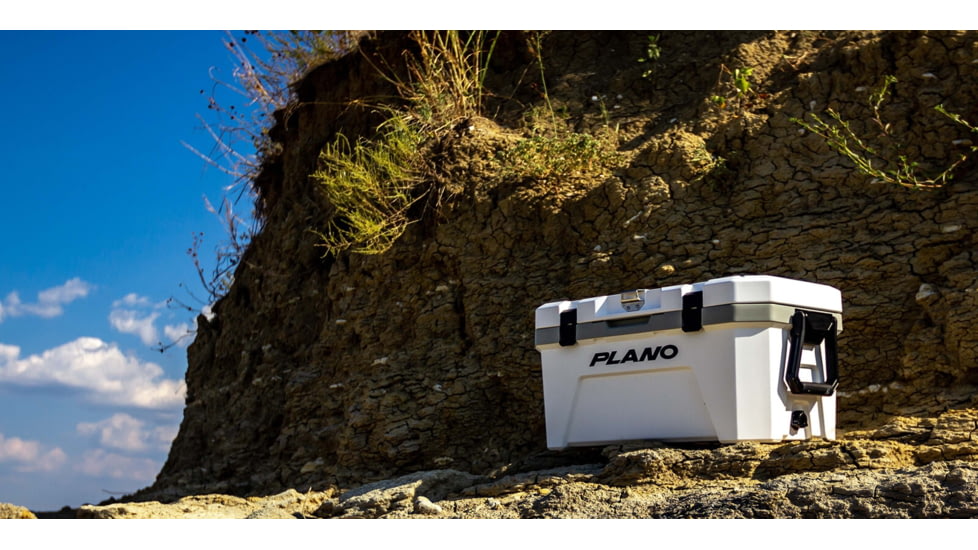 Plano Frost Cooler, 32Qt, Large, PLAC3200