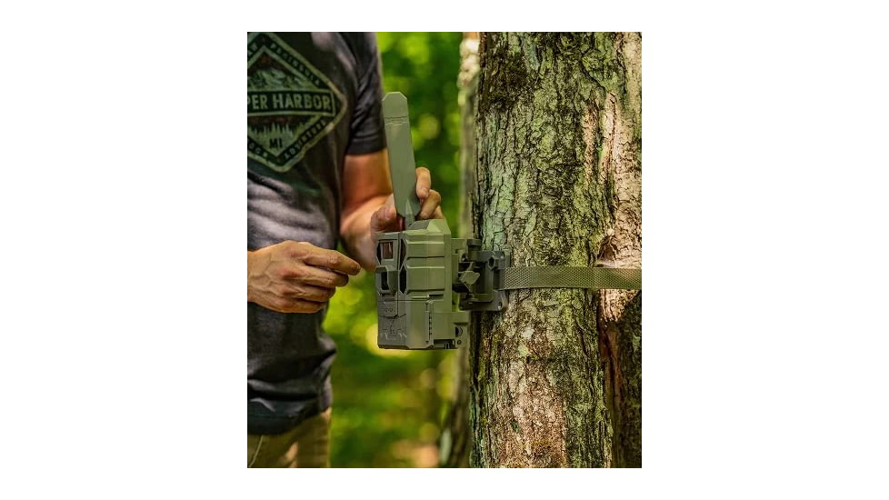 Reveal by Tactacam 3.0 Tree Mount, Black, R-A-TM-V3