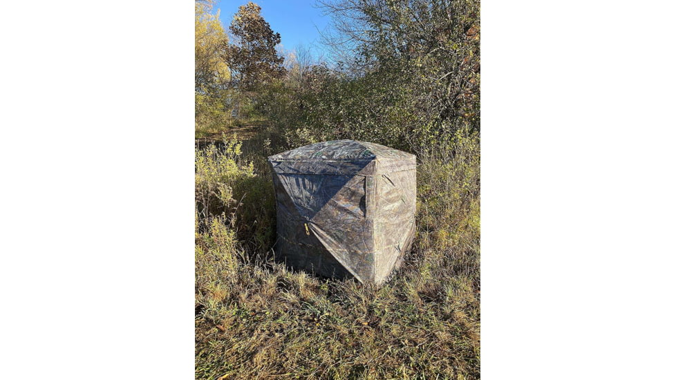 Rhino Blinds Ground Blind R180 W/see Through Mesh 75x75x66 Rtedg, R180RTE