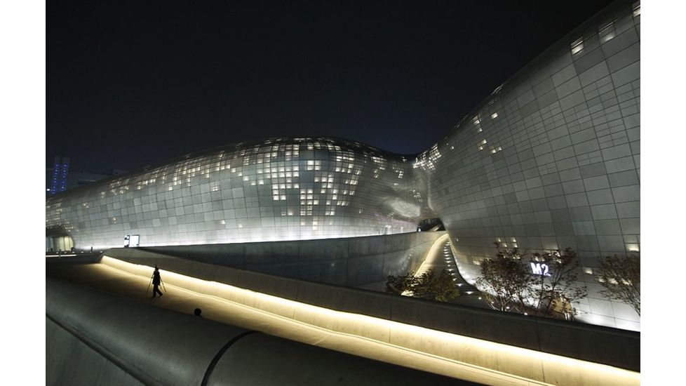 Rokinon Cine DS 10mm T3.1 Cine Camera Lens for Canon EF-S, Black DS10M-C