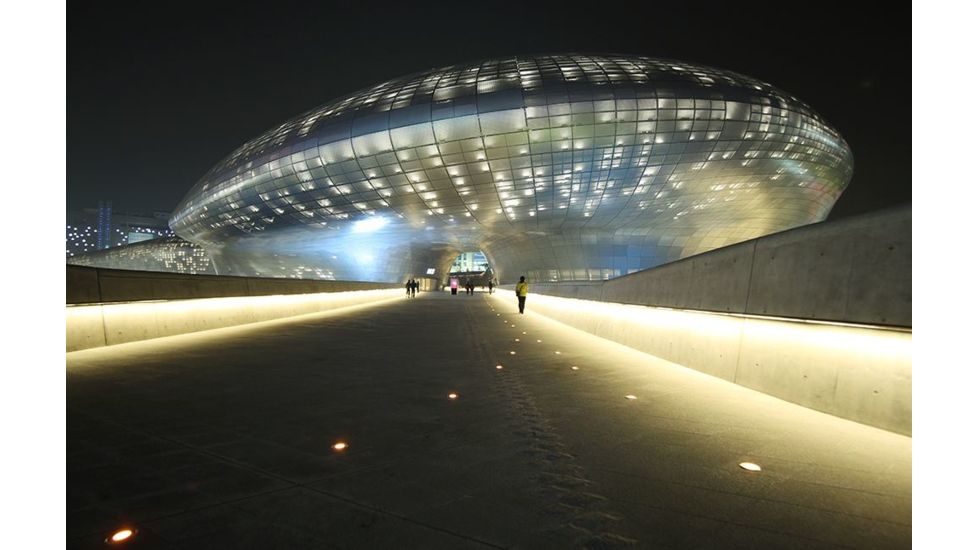 Rokinon Cine DS 10mm T3.1 Cine Camera Lens for Canon EF-S, Black DS10M-C