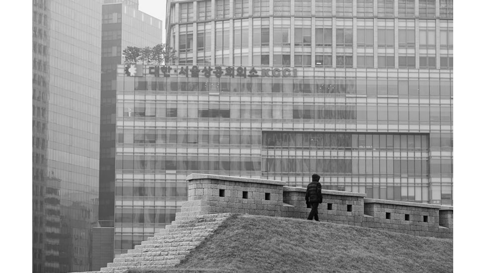 Rokinon Cine DS 135mm T2.2 Telephoto Cine Camera Lens for Canon EF, Black DS135M-C