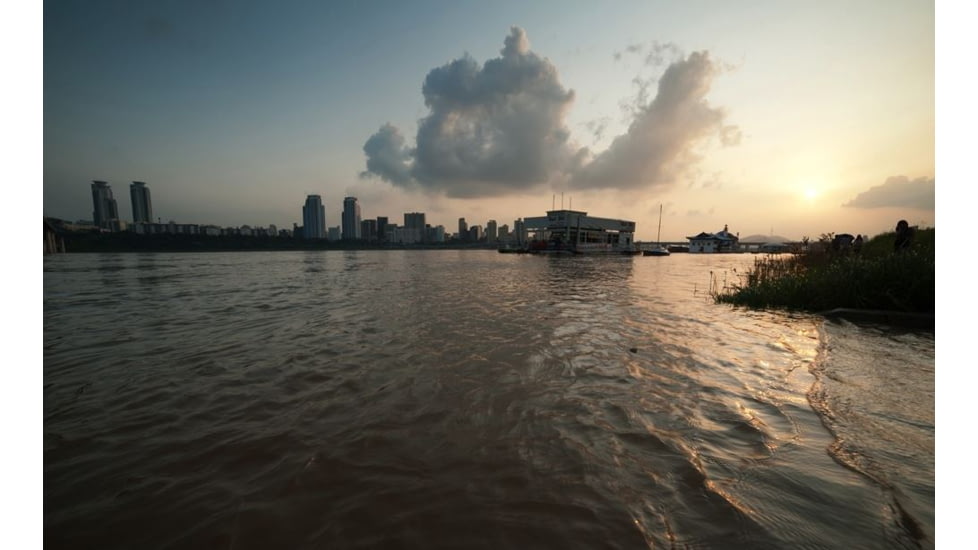 Rokinon DS 14mm T3.1 Cine Camera Lens for Canon EF, Black DS14M-C