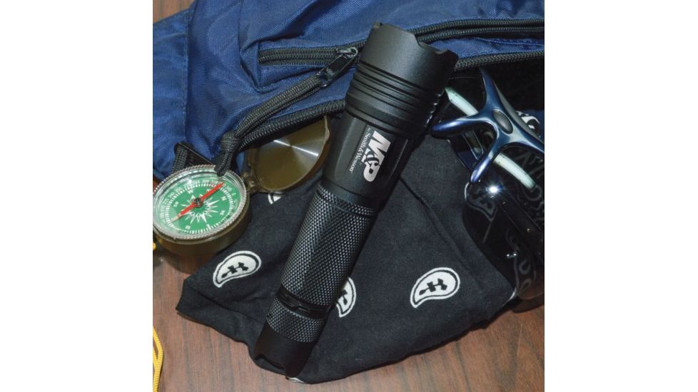 Smith &amp; Wesson M&amp;P15 USB Rechargeable LED Flashlight, 800 Lumens, Black body/White LED 110221