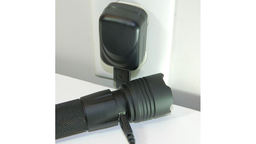 Smith &amp; Wesson M&amp;P15 USB Rechargeable LED Flashlight, 800 Lumens, Black body/White LED 110221