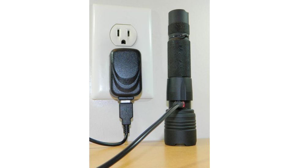 Smith &amp; Wesson M&amp;P15 USB Rechargeable LED Flashlight, 800 Lumens, Black body/White LED 110221