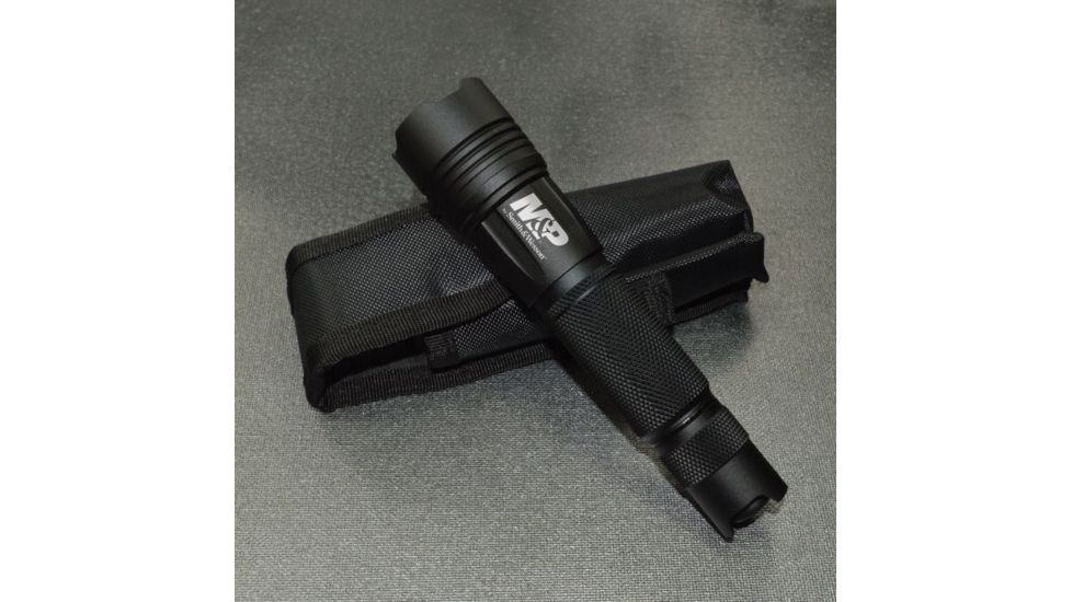 Smith &amp; Wesson M&amp;P15 USB Rechargeable LED Flashlight, 800 Lumens, Black body/White LED 110221