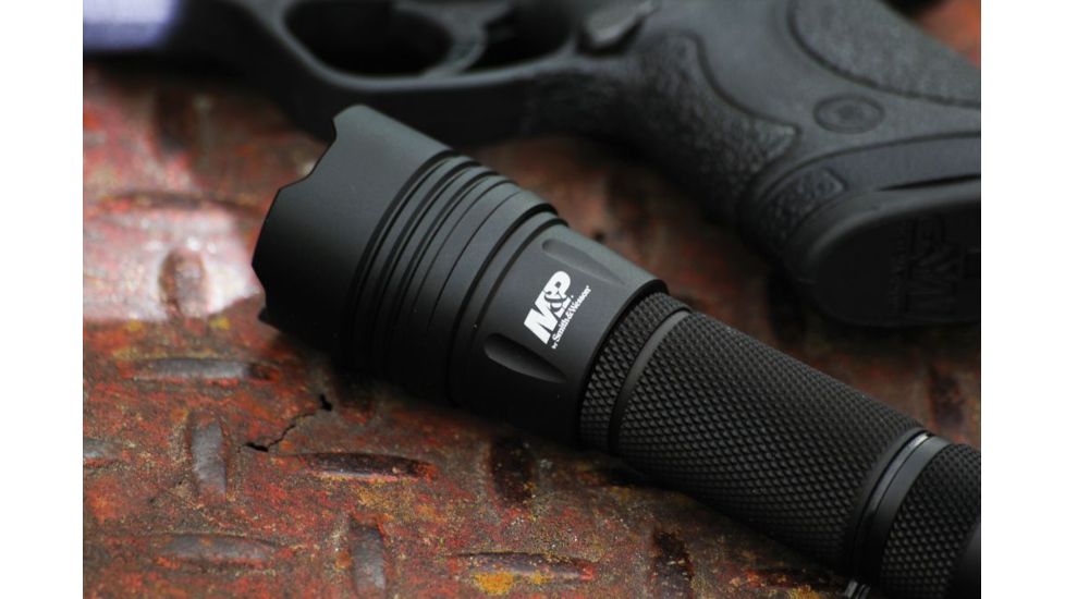 Smith &amp; Wesson M&amp;P15 USB Rechargeable LED Flashlight, 800 Lumens, Black body/White LED 110221