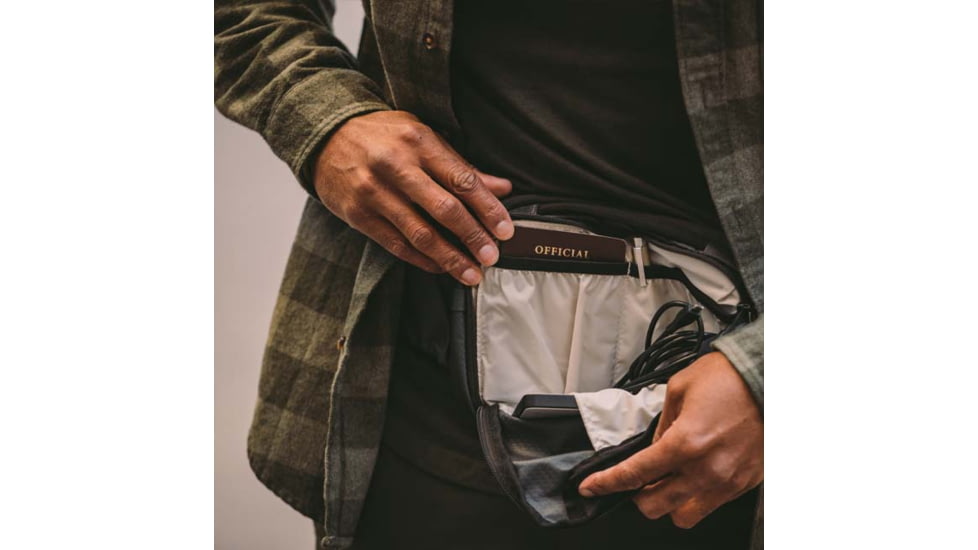 SOG Specialty Knives &amp; Tools Surrept/04 Cs Waistpack - Charcoal - 86-71-01-31